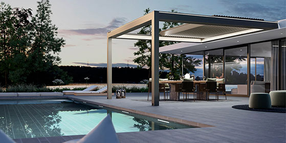 Pergola extérieure à Montpellier pour terrasse au bord de la piscine